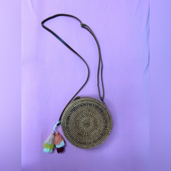 Rattan circle woven wooden circle purse with coral yellow white tassel picnic - Picture 6 of 7